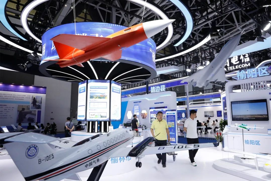 第九届丝博会低空经济展区 王欣 摄