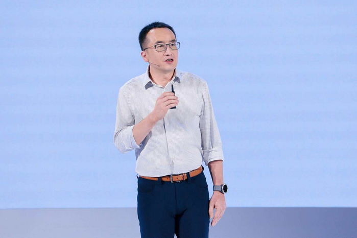 （图注：Google中国大客户部销售副总裁邓辉）