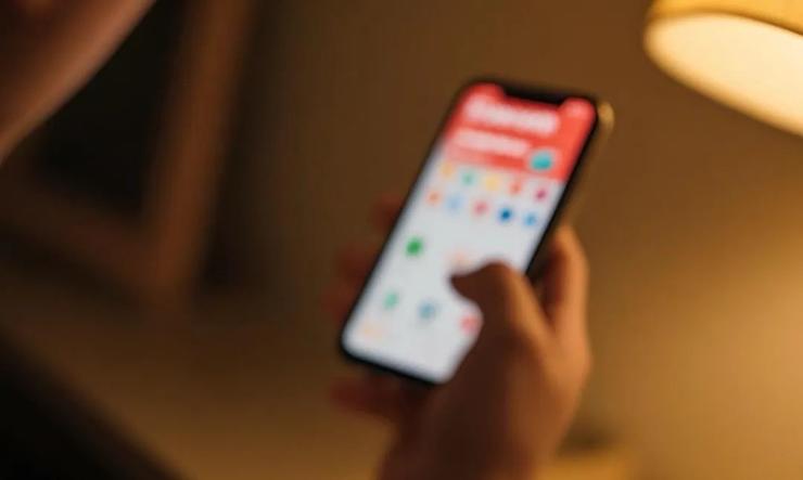 拼多多需要追加平台直补,才能留住用户。图片来源:AI生成