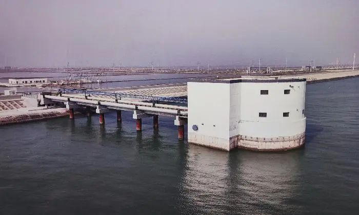 ▲ 先达海水淡化及综合利用一体化项目，图源“天津南港工业区”公众号