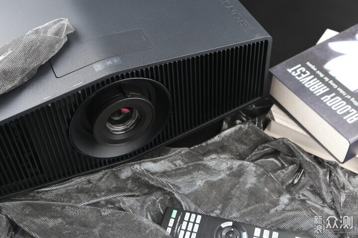 深度体验索尼家用投影P7(VPL-XW5100)_新浪众测
