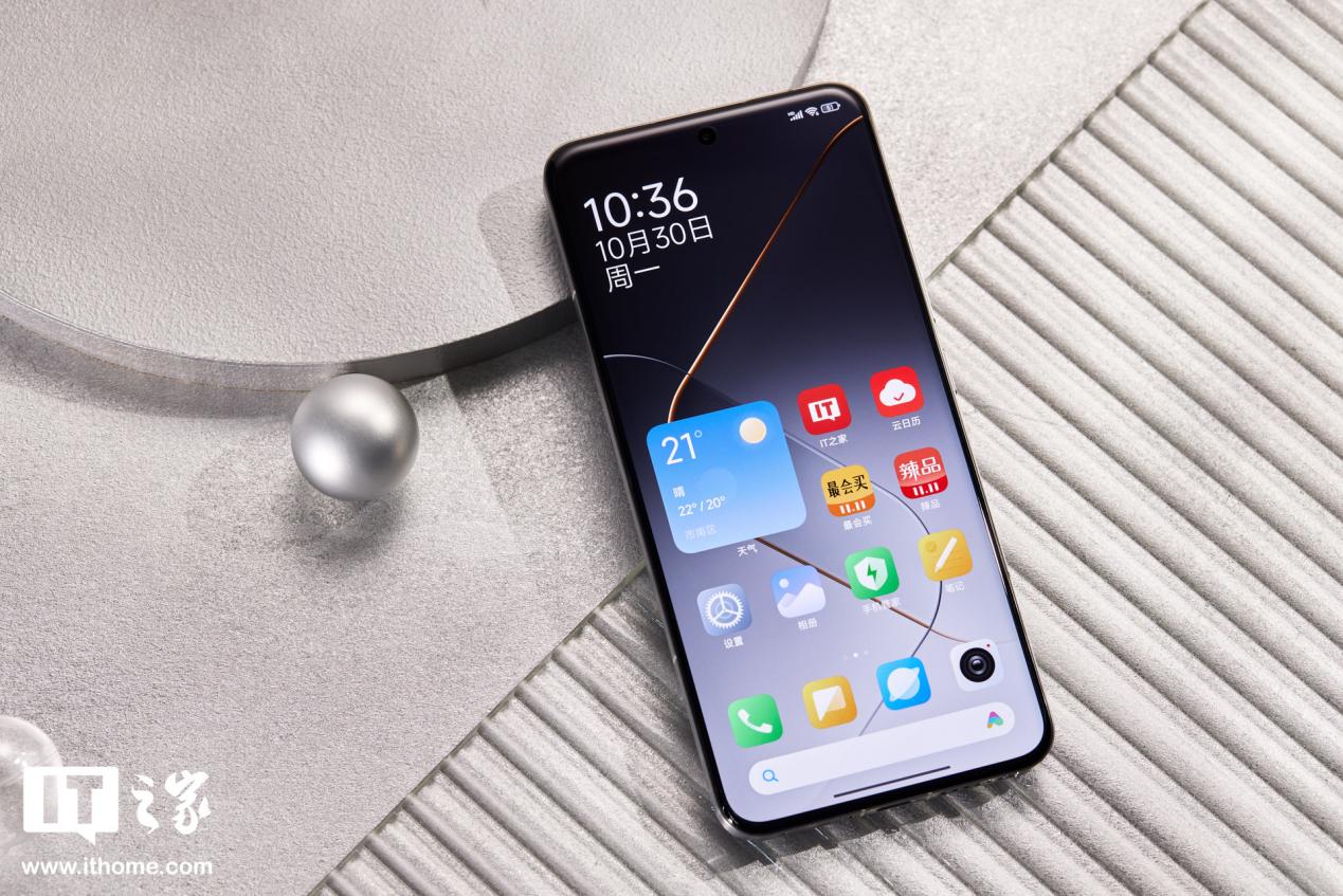 ▲ IT之家开箱：小米 14 Pro 钛金属特别版手机图赏