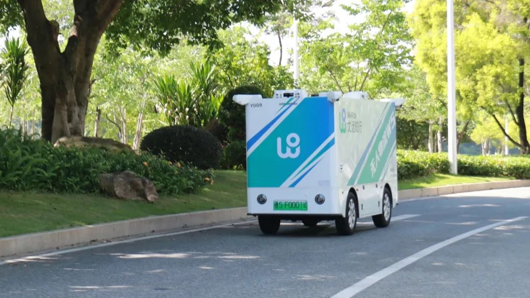文远知行W5无人物流车“穗S·F0001试”上路