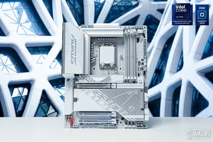 纯白！技嘉电竞冰雕Z890 AORUS PRO ICE测试_新浪众测