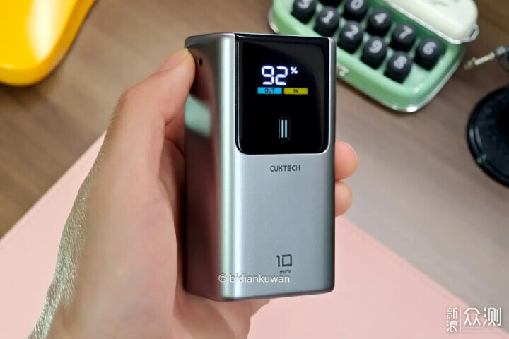完蛋，我被充电宝包围了！酷态科10号Mini实测_新浪众测