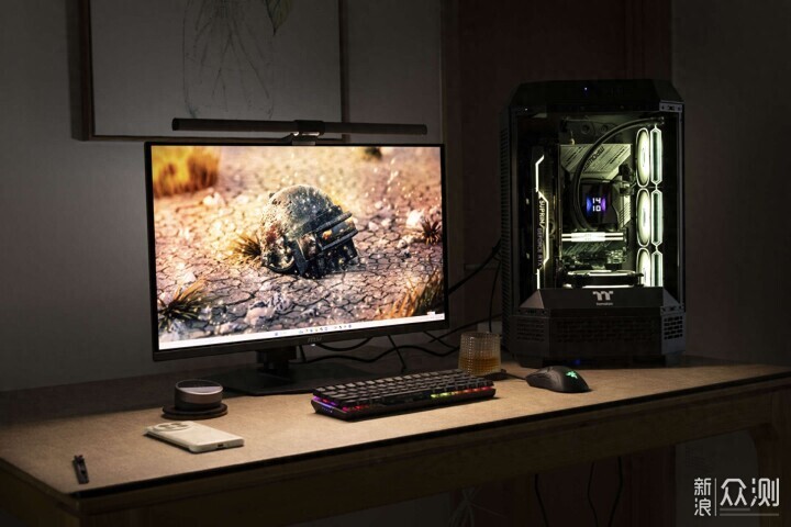 微星MAG 272UP QD-OLED X24流光显示器开箱_新浪众测