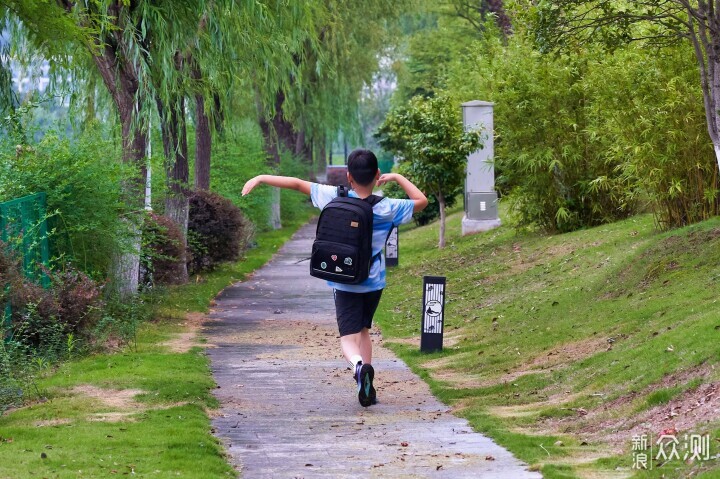 初高中生书包怎么选？一篇文章教会你！_新浪众测