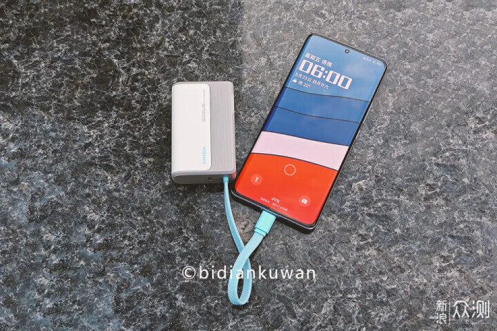 临时出门怕累赘，试试酷态科CP13三合一电能块_新浪众测