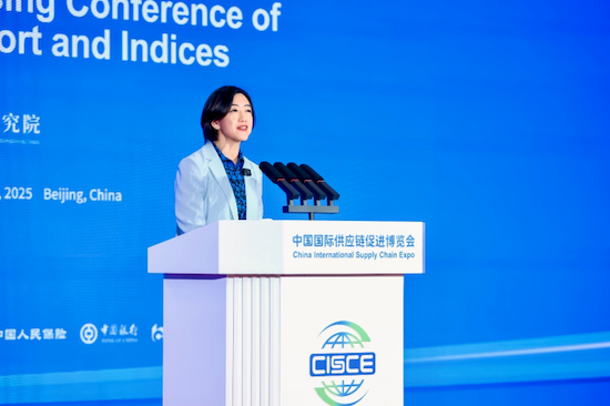 图为高通公司全球副总裁侯明娟在贸促智库交流活动暨全球供应链报告发布会致辞