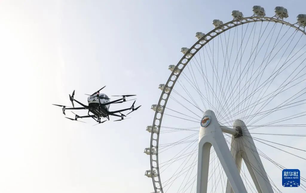 亿航eVTOL航空器进行展示飞行。新华社记者 邓华 摄