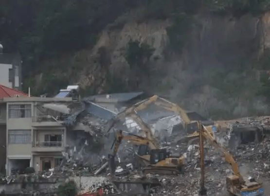 广州白云区山体垮塌被困人员已全部救出 其中7人遇难