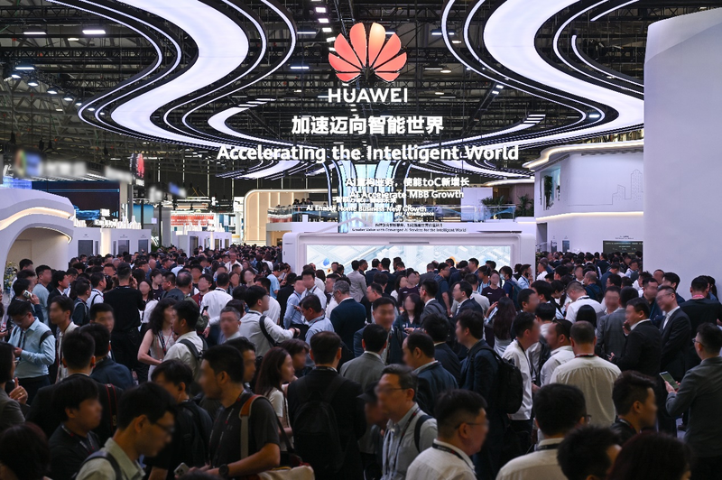 2024 MWC 上海华为N1展区